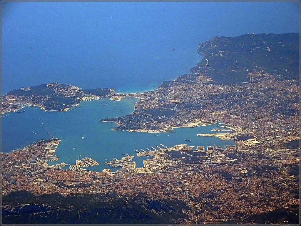 Taxi Van Marseille : le choix idéal pour vos trajets en taxi à Toulon